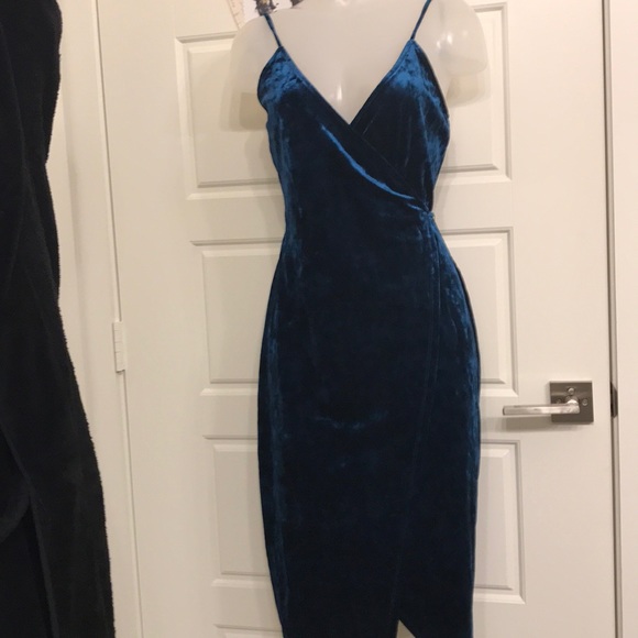 🦚Peacock blue VELVET Wrap dress by Socialite - Picture 2 of 5